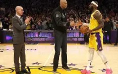 爱游戏-洛杉矶湖人队接近nba第一防守悍将