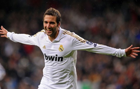 爱游戏官网-羽毛球赛场焦点！瑞士队对阵美国队，连胜纪录继续刷新，球队势不可挡